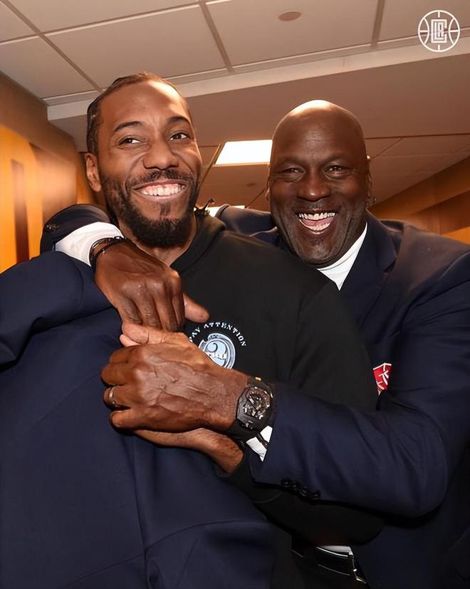 半场战报：圣保利1-0海登海姆，卡尔斯破门（半场比分：圣保利暂1比0领先海登海姆，卡尔斯建功）