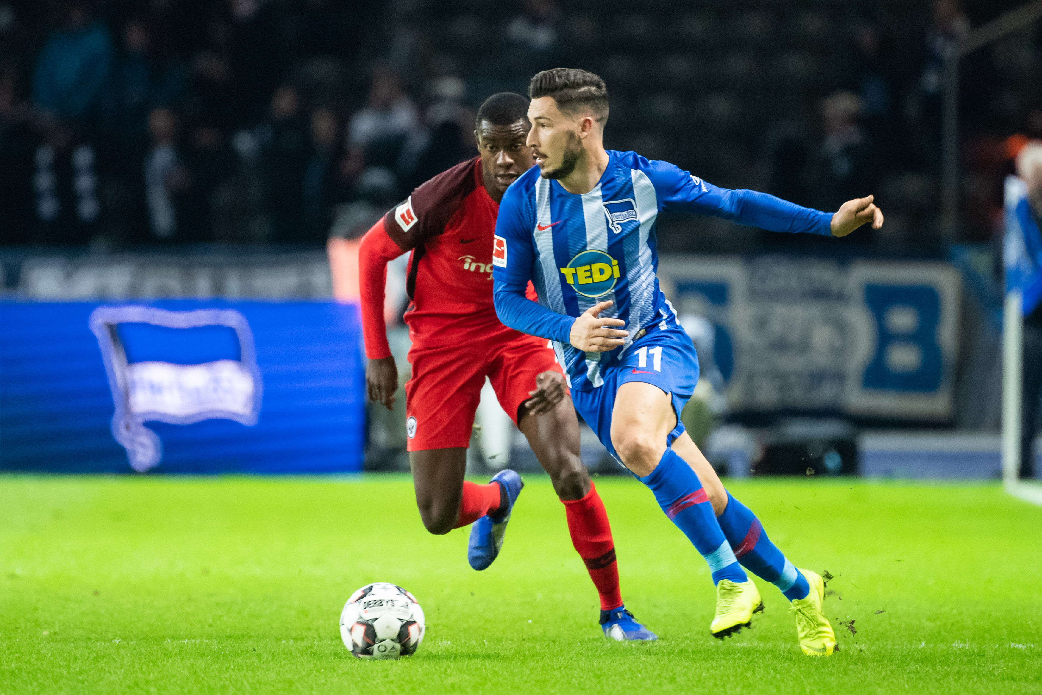 英超赛场亮点：利物浦逆转曼联,（英超焦点：利物浦完成对曼联的逆转）