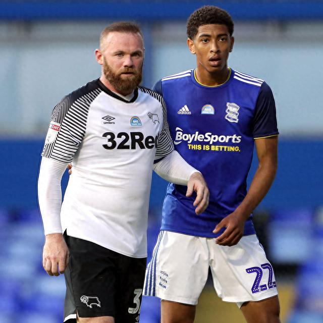 佛罗伦萨连续8场不胜，赛后哲科拿着扩音器与球迷沟通（佛罗伦萨八场不胜，哲科赛后持扩音器与球迷交流）