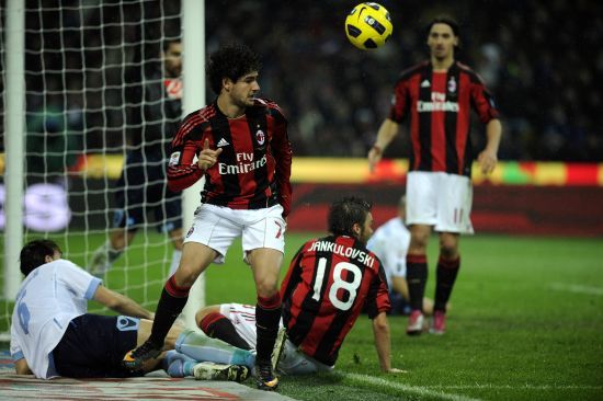 NBA漫谈｜湖人罚球制胜，狄龙老詹多次冲突！两人究竟有何恩怨？（NBA热议｜湖人靠罚球取胜，狄龙与老詹屡次冲突：两人恩怨何来？）