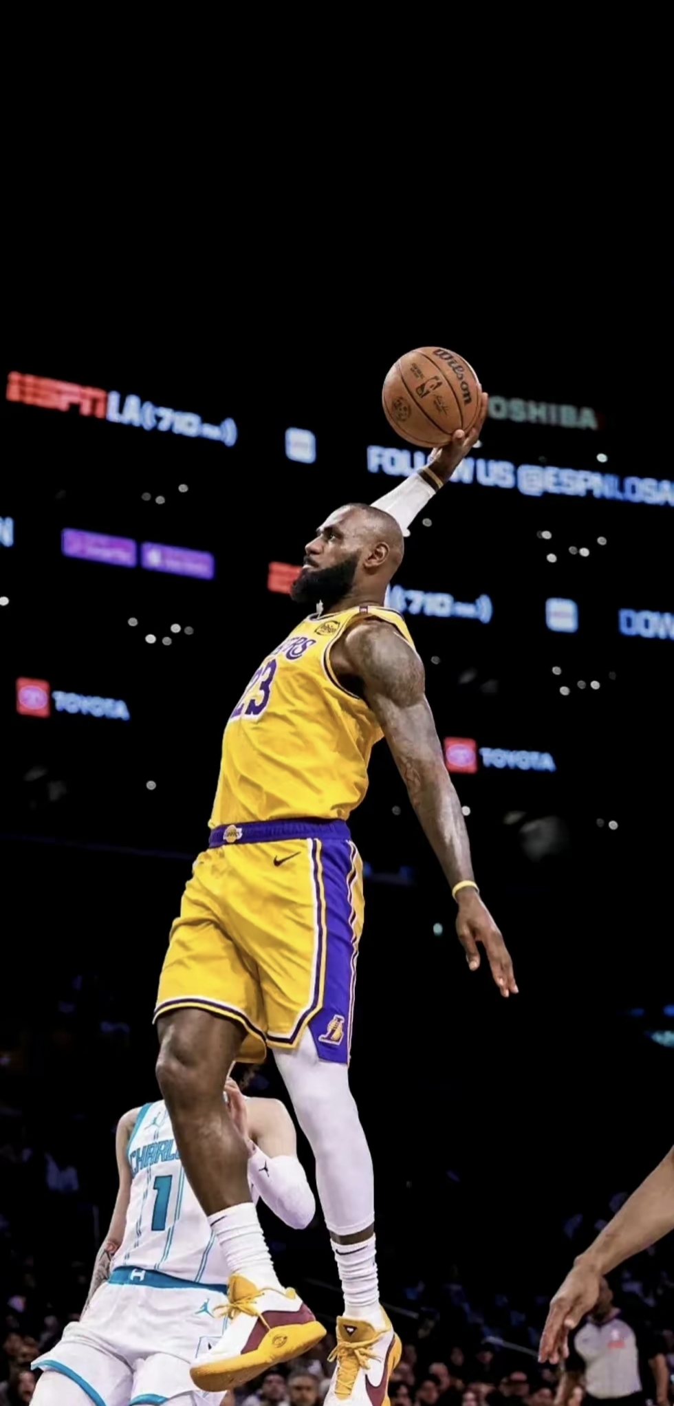 张琳芃个人中超第11冠，超越郑智独占中超历史夺冠次数第一（张琳芃收获个人第11座中超冠军，超越郑智独享历史夺冠次数榜首）