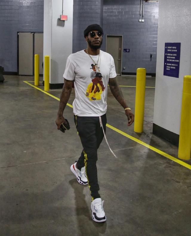 记者：蒋光太、莱昂纳多等人因伤缺阵，首发阵容多人带伤坚持（记者：蒋光太、莱昂纳多等伤停，多个首发带伤出战）