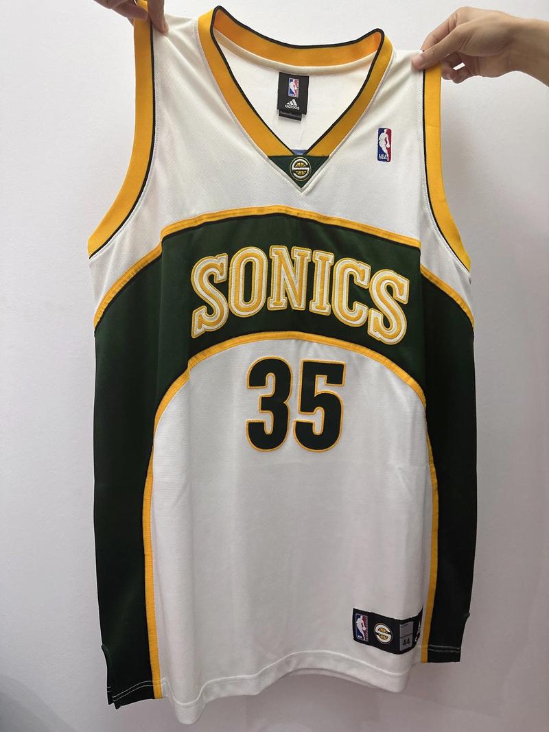 谢德篮球技艺展现，全场高效表现抢眼（谢德尽显篮球才华，全场高效发挥引人注目）